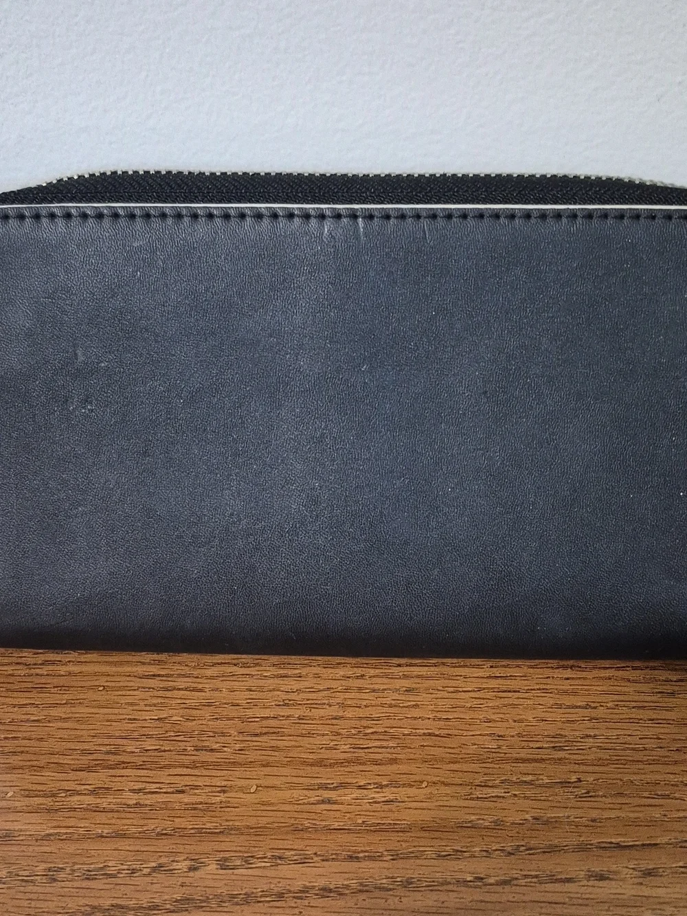 Vera Bradley Black Woman's Zip Around Wallet - Picture 2 of 5